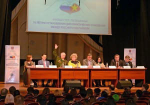 Студенты ФМОПИ приняли участие в российско-вьетнамском круглом столе