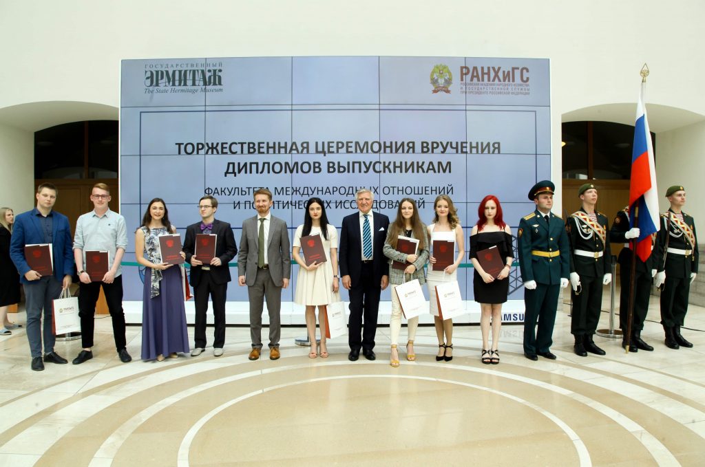 7.Выпускной ФМОПИ. 2019-min