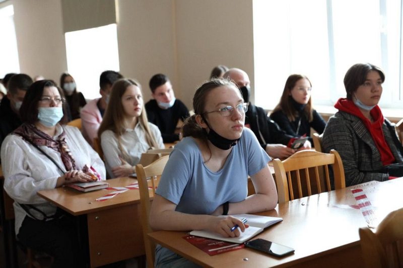 Студенты ФСТ провели уроки профориентации в гимназии Зеленогорска