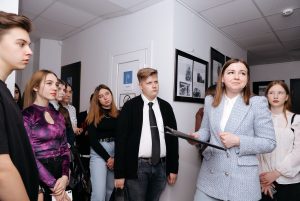 Студенты СЗИУ РАНХиГС посетили фотовыставку «Za мир, Zа Россию! Помним историю»