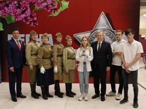 Андрей Хлутков принял участие в церемонии передачи капсулы с землёй Невского пятачка делегации из Беларуси