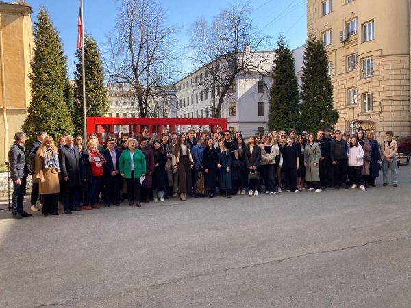 В РАНХиГС Санкт-Петербург отметили День космонавтики поднятием флага России