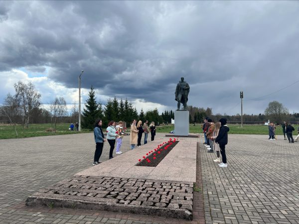 Студенты РАНХиГС Санкт-Петербург благоустроили мемориал Большое Заречье