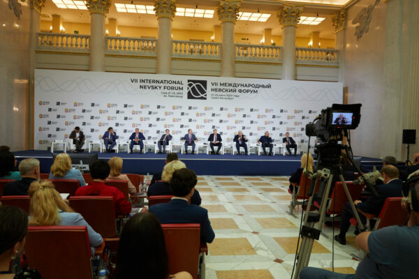 На Международном Невском форуме определили основной дефицит вузов, тормозящий развитие научного потенциала