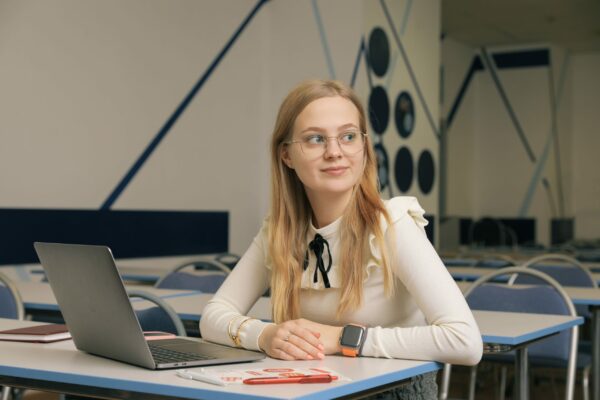 Тема дня: «ВКонтакте» и «Учёба.ру» запустили марафон для выпускников школ по поступлению в вузы РФ