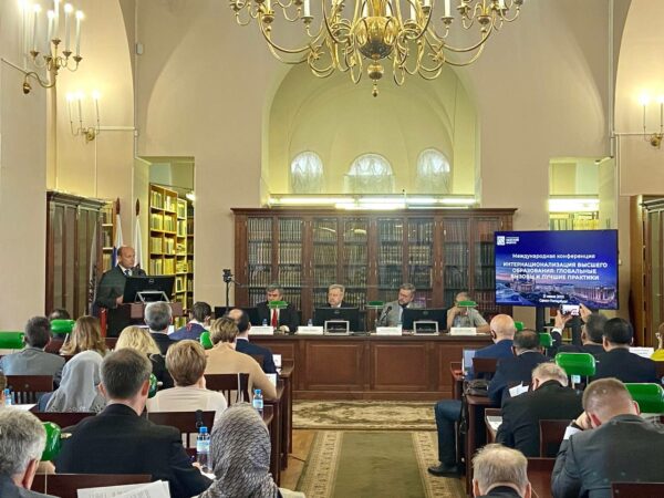 В Петербурге стартовал VII Международный Невский форум