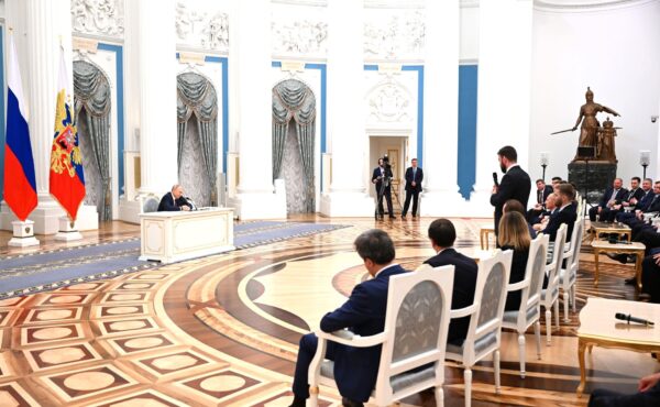 Владимир Путин провел встречу с выпускниками школы губернаторов РАНХиГС
