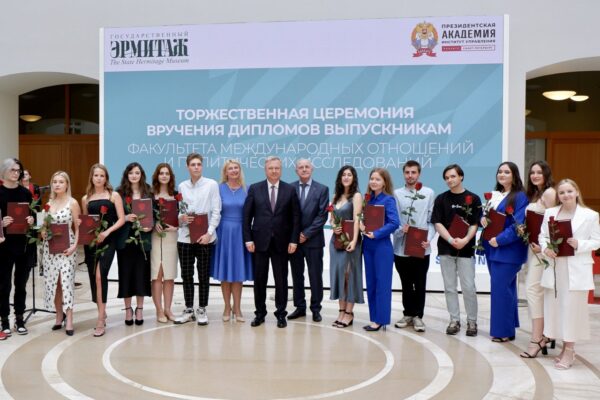 В Атриуме Главного штаба Эрмитажа состоялась торжественная церемония вручения дипломов выпускникам ФМОПИ