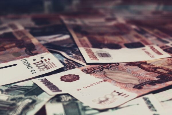 Тема дня: Кабмин выделил почти 90 млрд рублей для выплат единого пособия на детей