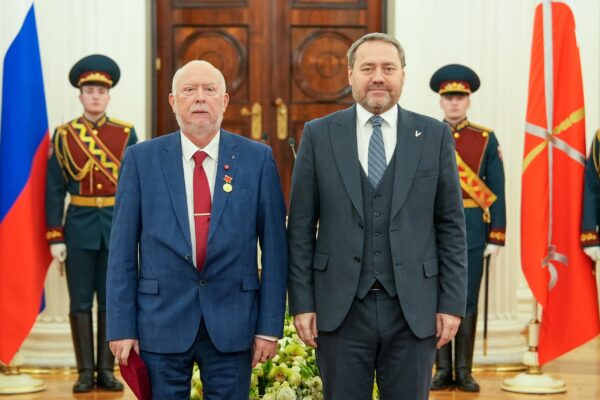 Декану ФСТ Олегу Кузину вручили почетный знак «За особый вклад в развитие Санкт-Петербурга»