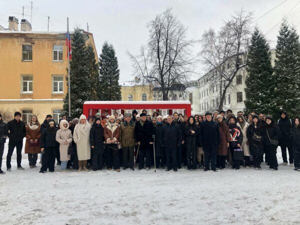 В РАНХиГС Санкт-Петербург состоялась торжественная церемония поднятия Государственного флага РФ в честь Дня Конституции