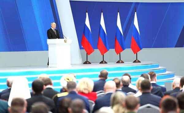 Президент РФ Владимир Путин обратился с Посланием к Федеральному Собранию