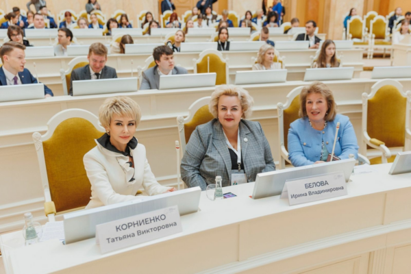 Заместитель декана ФГМУ Ирина Белова выступила на заседании III Петербургского молодежного исторического форума «Герои Отечества»