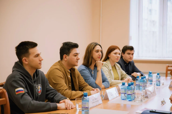 Андрей Хлутков встретился с кандидатами на пост председателя Студсовета Президентской академии в Санкт-Петербурге