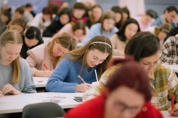 В Президентской академии в Санкт-Петербурге «Тотальный диктант» написали почти 400 человек