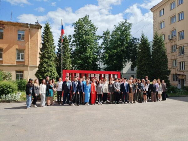 Студенты Президентской академии в Санкт-Петербурге приняли участие в праздничных мероприятиях, приуроченных ко Дню России