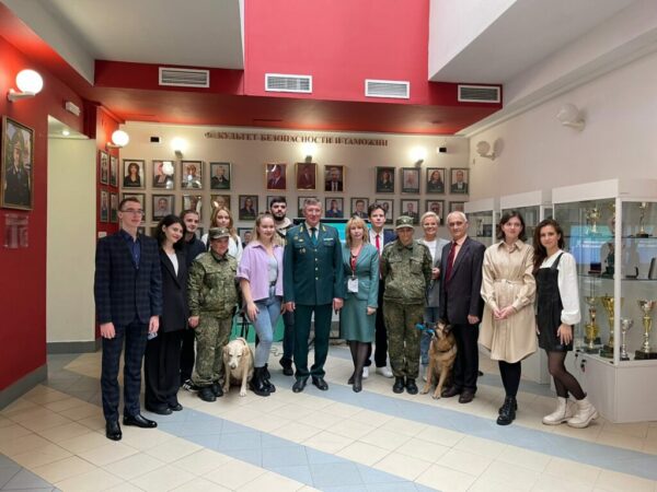 Генерал — майор таможенной службы Алексей Петров: «Если у человека есть желание и упорство, он обязательно достигнет успеха»