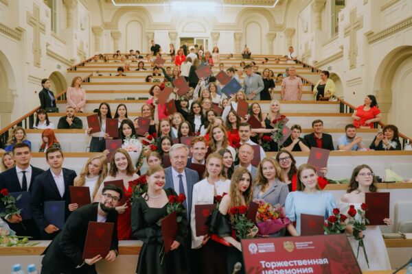 Состоялась торжественная церемония вручения дипломов выпускникам-бакалаврам юридического факультета