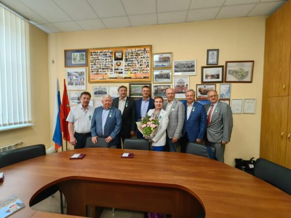 Директор Президентской академии в Санкт-Петербурге Андрей Хлутков награжден медалью «50 лет Байкало-Амурской магистрали»