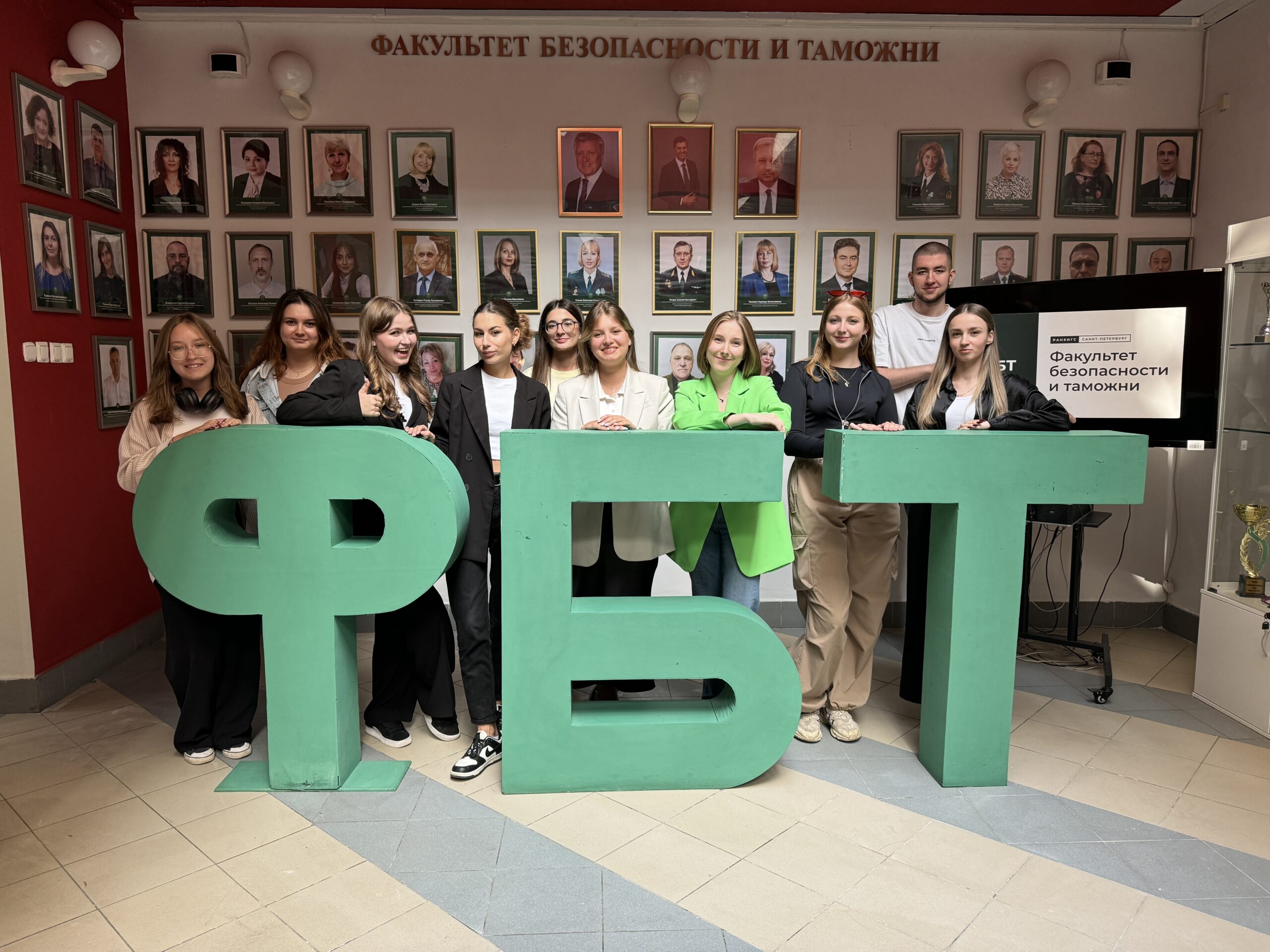 К ВСТРЕЧЕ С ПЕРВОКУРСНИКАМИ ГОТОВЫ!