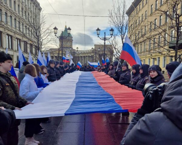 Студенты Президентской академии в Санкт-Петербурге приняли участие во Всероссийской акции «Из Крыма и Севастополя с любовью»