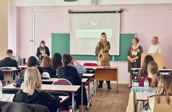 Вахта памяти: студенты ФСПО Президентской академии в Петербурге встретились с представителями поисковых отрядов центра «Дзержинец»