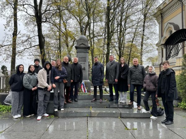 Студенты Президентской академии в Санкт-Петербурге почтили память основателя Северо-Западного таможенного управления