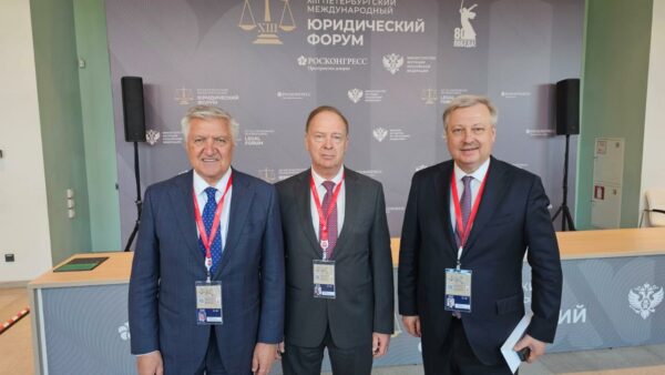 Делегация Президентской академии в Санкт-Петербурге приняла участие в XIII Петербургском Международном юридическом форуме