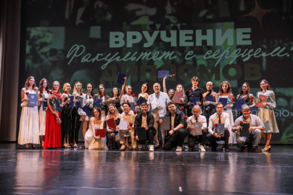 Состоялась торжественная церемония вручения дипломов выпускникам факультета социальных технологий