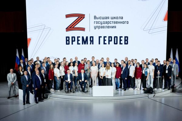 Участники программы «Время Героев» передали молодёжи России Вечный огонь с Северного Полюса