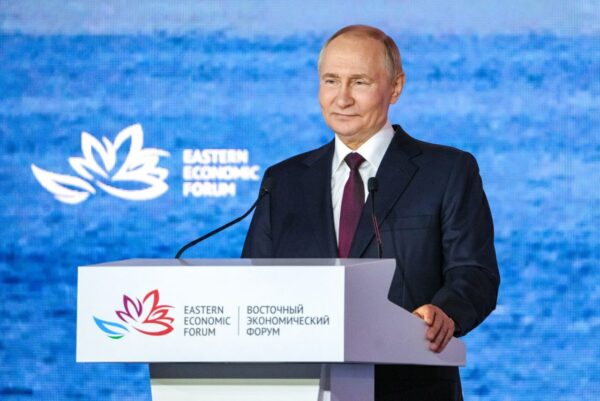 Президент Владимир Путин дал ряд поручений Правительству в ходе выступления на пленарном заседании ВЭФ-2025