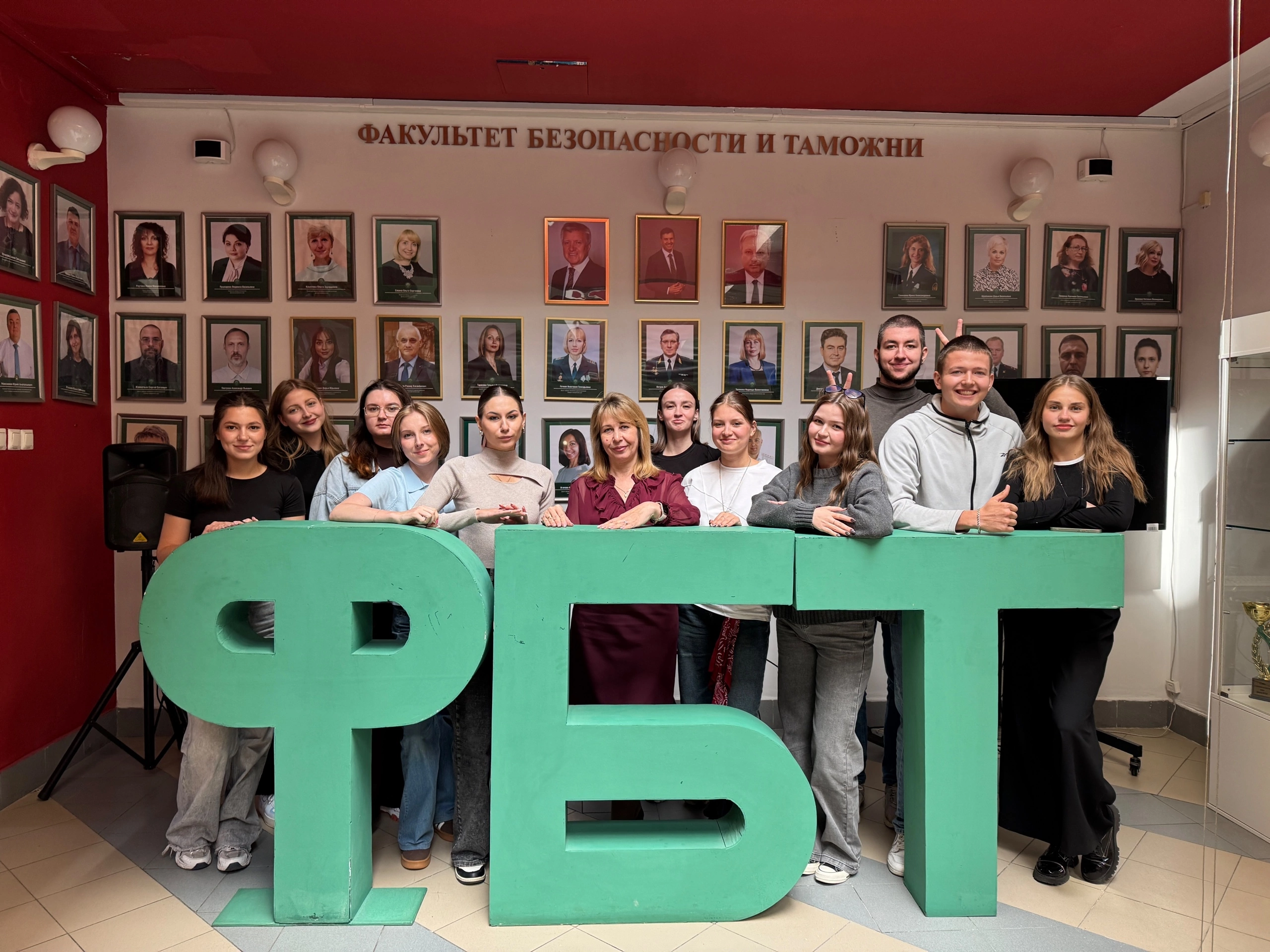 Наставничество в формате «равный – равному»: студенты-кураторы ФБТ приступили к работе