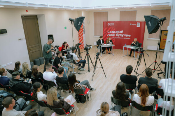 Студенты Президентской академии в Санкт-Петербурге встретились с предпринимателем Аркадием Теплицким