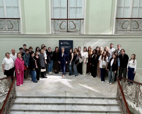 Первокурсники Президентской академии в Санкт-Петербурге погрузились в мир ИИ на форуме объединенных культур