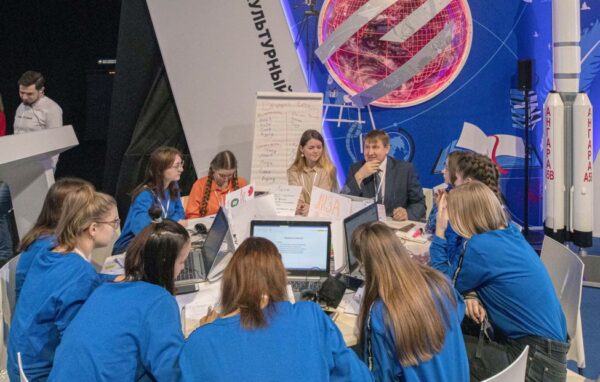 Чернышенко: в «Профессионалитете» участвуют 1,5 тыс. образовательных организаций