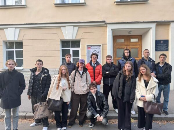 Первокурсники Президентской академии в Петербурге посетили Дом молодежи Василеостровского района