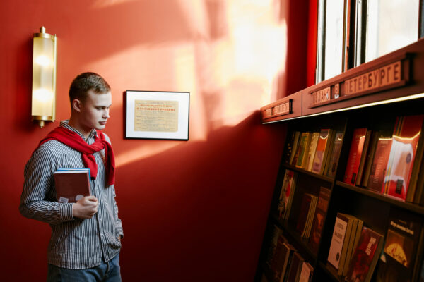 Вышел в свет новый учебник по административному праву от юристов Президентской академии в Санкт-Петербурге