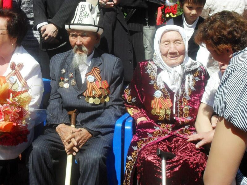 «Мама для 150 детей». Подвиг Токтогон Алтыбасаровой как символ народного единства