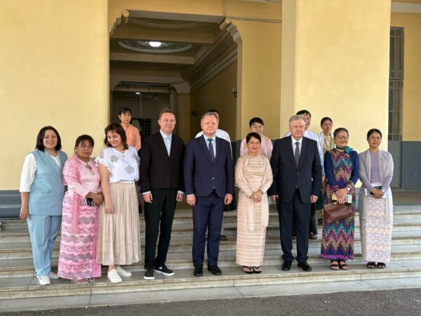 Директор Президентской академии в Санкт-Петербурге Андрей Хлутков принял участие в торжественной церемонии в Мьянме