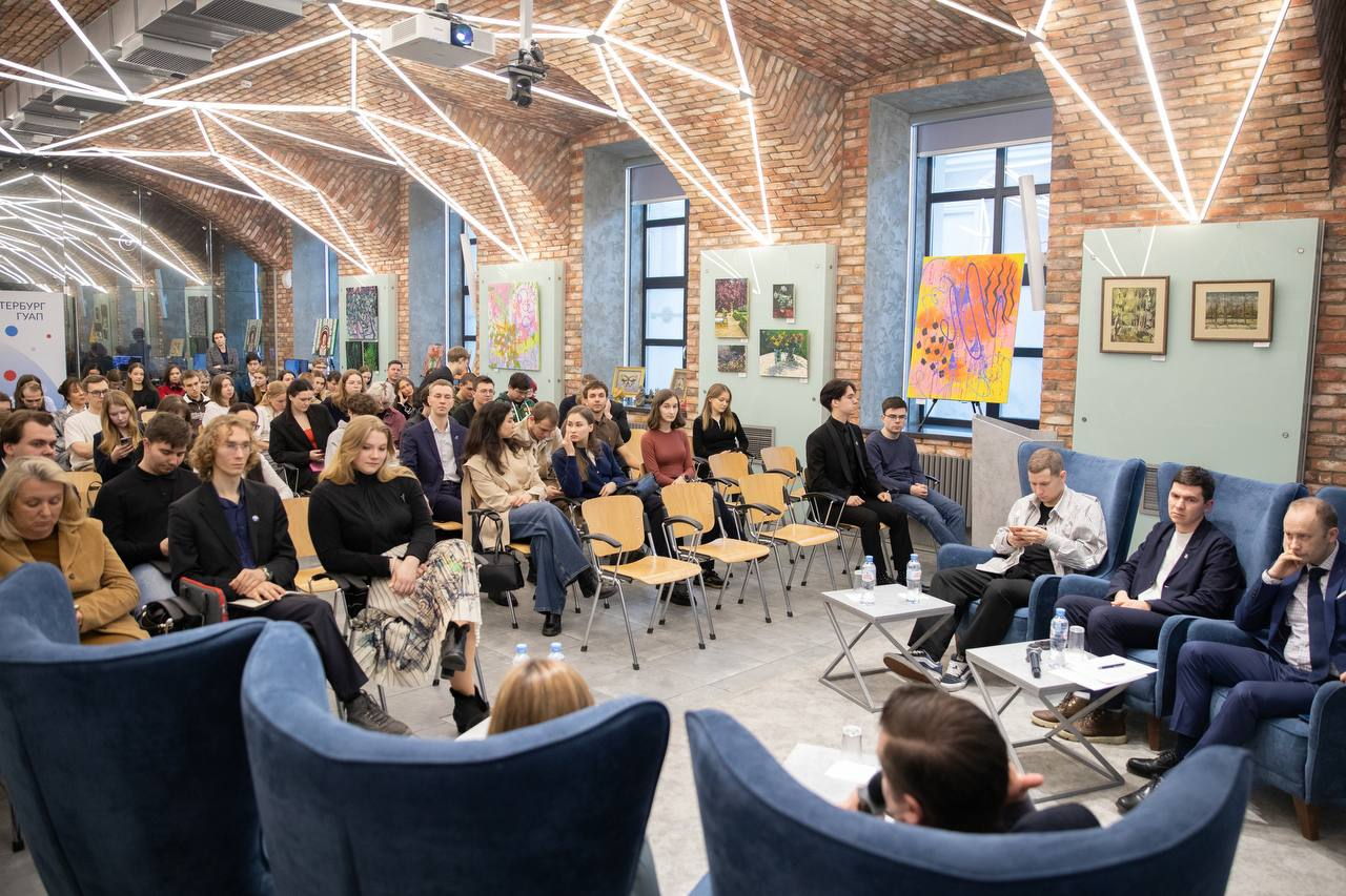 Студенты ФСПО приняли участие в дискуссии «Реализация молодежной политики в Санкт-Петербурге: взаимодействие, ресурсы, поддержка»