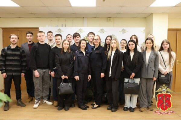 Студенты юридического факультета осваивают практические навыки работы в УМВД по Приморскому району