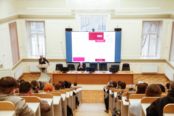 Юридическая доктрина на перекрестке эпох: в Президентской академии в Петербурге обсудили роль науки в правотворчестве и правоприменении
